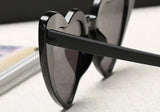 Lunettes de soleil de barbie en forme de coeur rose rouge noir blanc-THE FASHION PARADOX