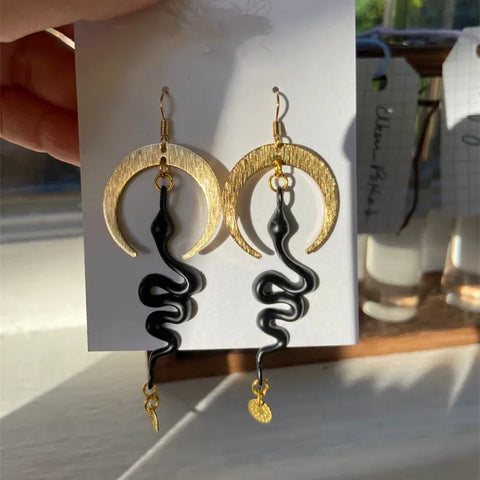 Boucles d'oreille serpent noir et lune dorée witchcraft-BIJOUX-THE FASHION PARADOX