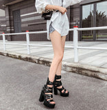 Sandales montantes à talon grunges rock noires à lanières-Chaussures-THE FASHION PARADOX