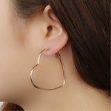 Boucles d'oreille anneaux en forme de coeur dorés ou argentés - BIJOUX - THE FASHION PARADOX