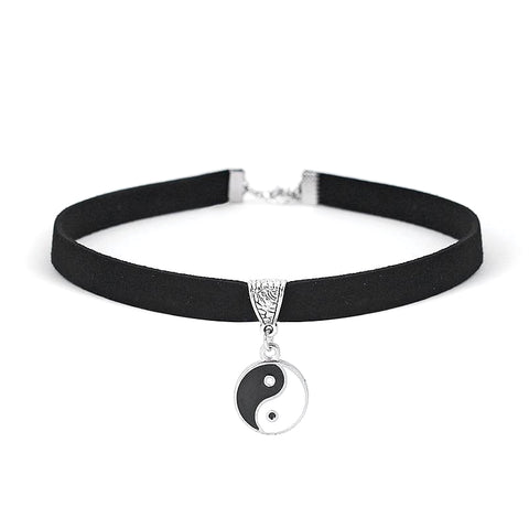 Collier ras du cou, choker daim noir pendentif ying yang - BIJOUX - THE FASHION PARADOX