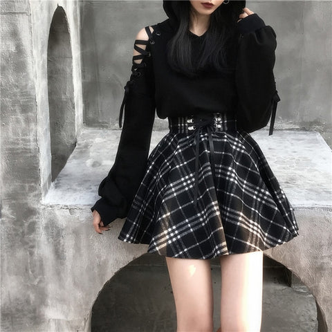 Sweatshirt noir dark cute ouvert aux épaules capuche oreilles de chat - Top - THE FASHION PARADOX