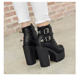 Bottines goth, grunge en simili cuir avec sangles - Chaussures - THE FASHION PARADOX