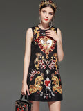 Robe trapèze courte brodée avec motifs et sequins - Robes - THE FASHION PARADOX