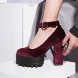 Chaussures à talons en velours bordeaux, noir ou vert - Chaussures - THE FASHION PARADOX