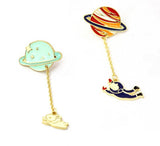 Broche double pins astronaute, spatiale, planète, modèle au choix - BIJOUX - THE FASHION PARADOX