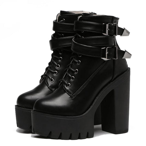 Bottines goth, grunge en simili cuir avec sangles - Chaussures - THE FASHION PARADOX