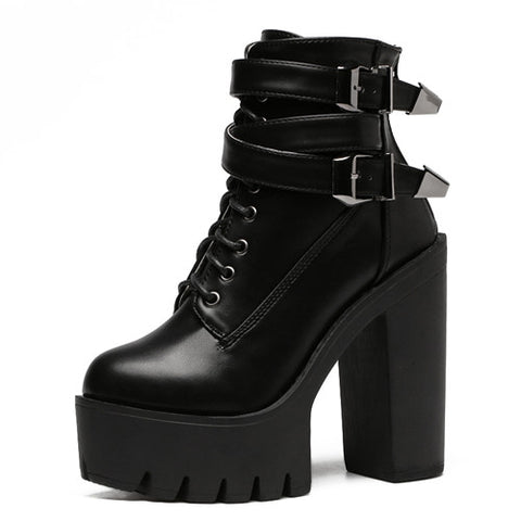 Bottines goth, grunge en simili cuir avec sangles - Chaussures - THE FASHION PARADOX