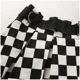 Jupe patineuse évasée à damier avec ceinture noire - Jupes - THE FASHION PARADOX