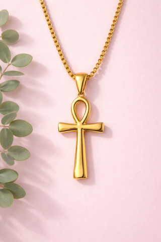 Collier croix Ankh en acier inoxydable finition dorée, style minimal et symbolique