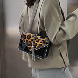 Petit sac à main rectangulaire noir et imprimé léopard verni-Accessoires-THE FASHION PARADOX