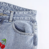 Jeans en denim bleu rétro taille haute avec broderies cerises-Pantalons-THE FASHION PARADOX