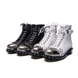 Bottines blanches style gothique rock cloutées avec plaques en métal - Chaussures - THE FASHION PARADOX