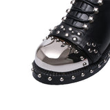 Bottines style gothique rock cloutées avec plaques en métal - Chaussures - THE FASHION PARADOX